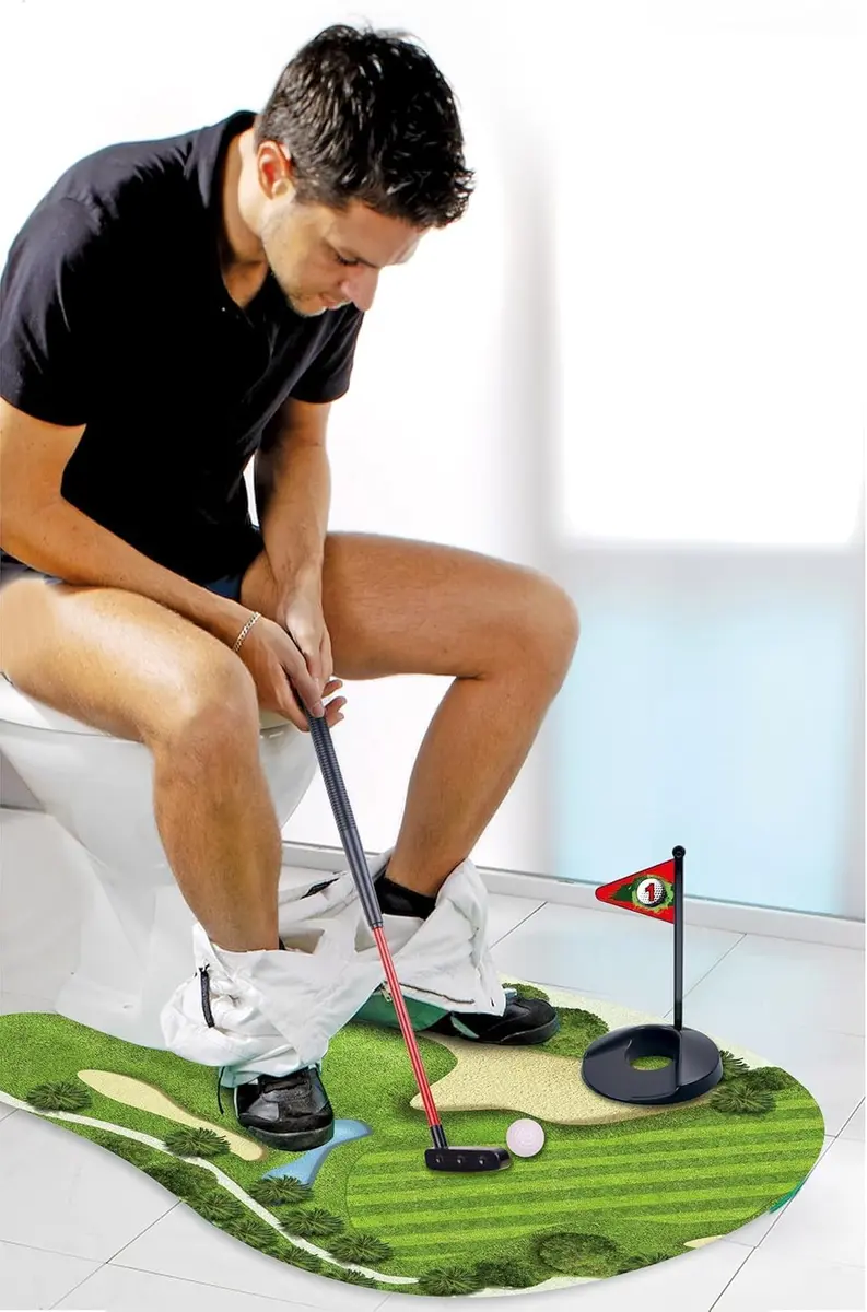 Novelty toilet-shaped miniature golf gag gift